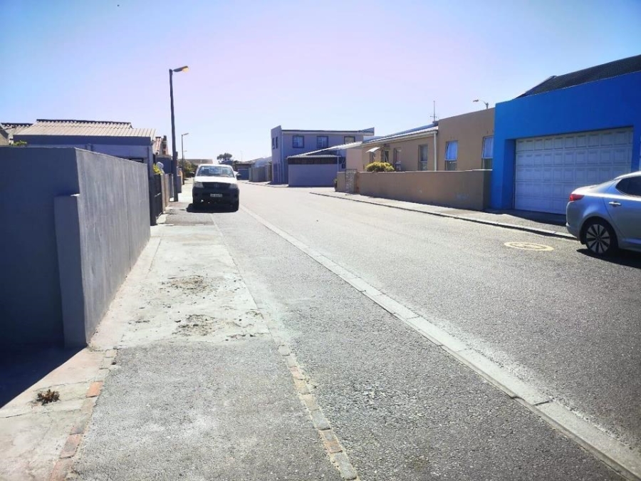 4 Bedroom Property for Sale in Pelican Park Western Cape